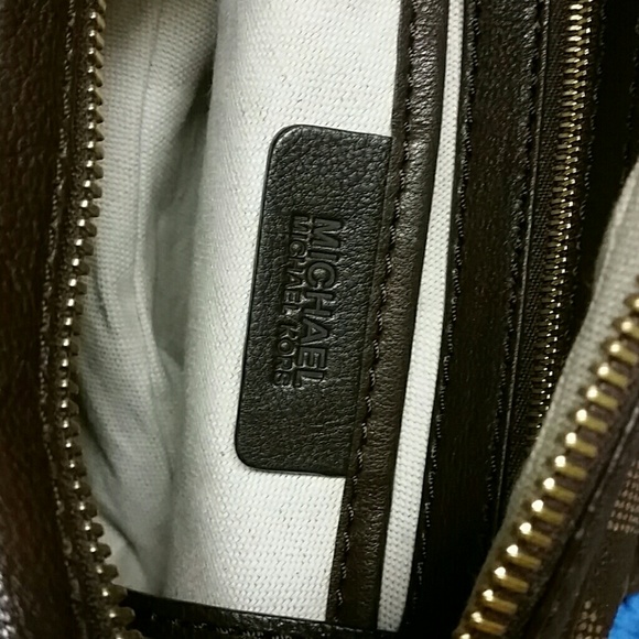 SALE!!!!!!Michael Kors signature satchel - Picture 5 of 8